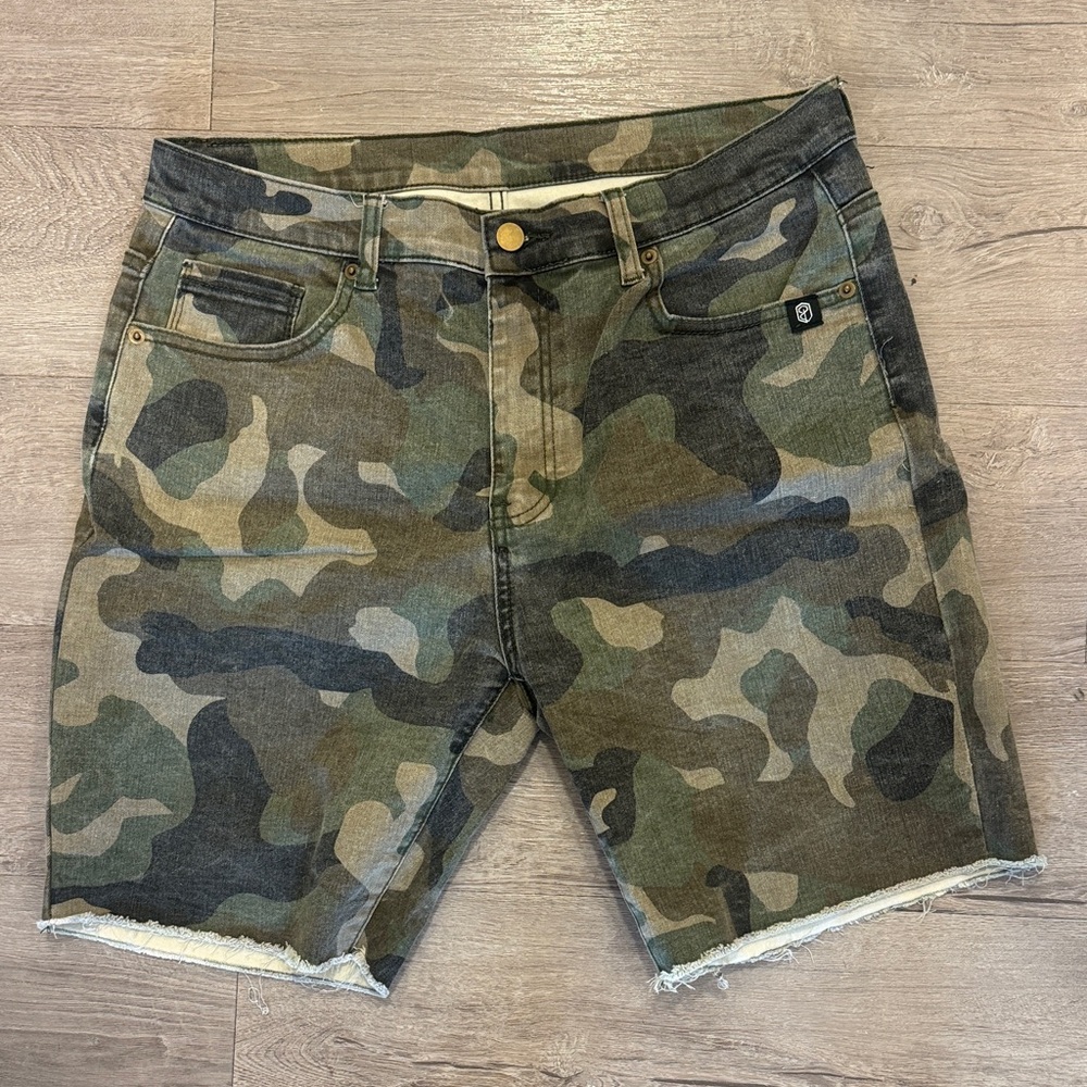 Born Primitive skinny fit jorts. Size XL 34-36